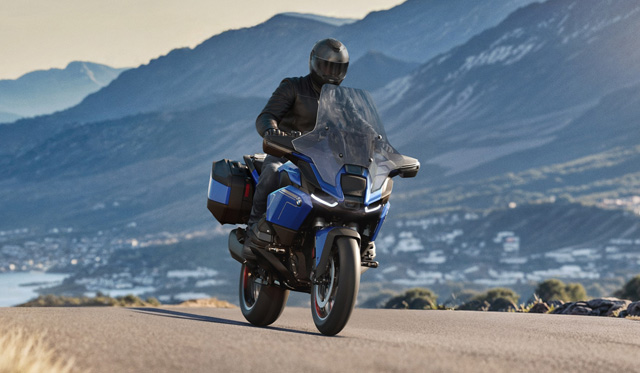 Complete view of the R 1300 RT from BMW Motorrad